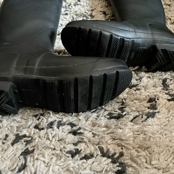 Women’s size 8 Black Hunter Rain boots. - Picture 3 of 3